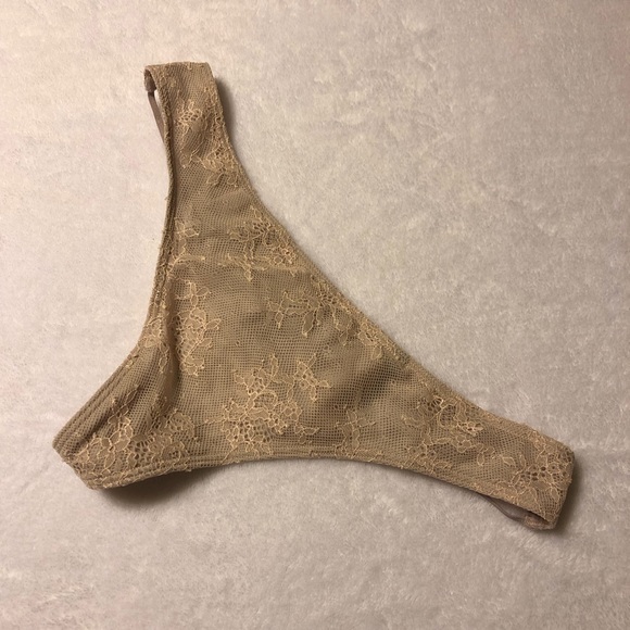 Victoria’s Secret NWT Thong - Picture 1 of 3